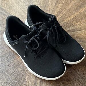 Kizik Men's Black Sneakers